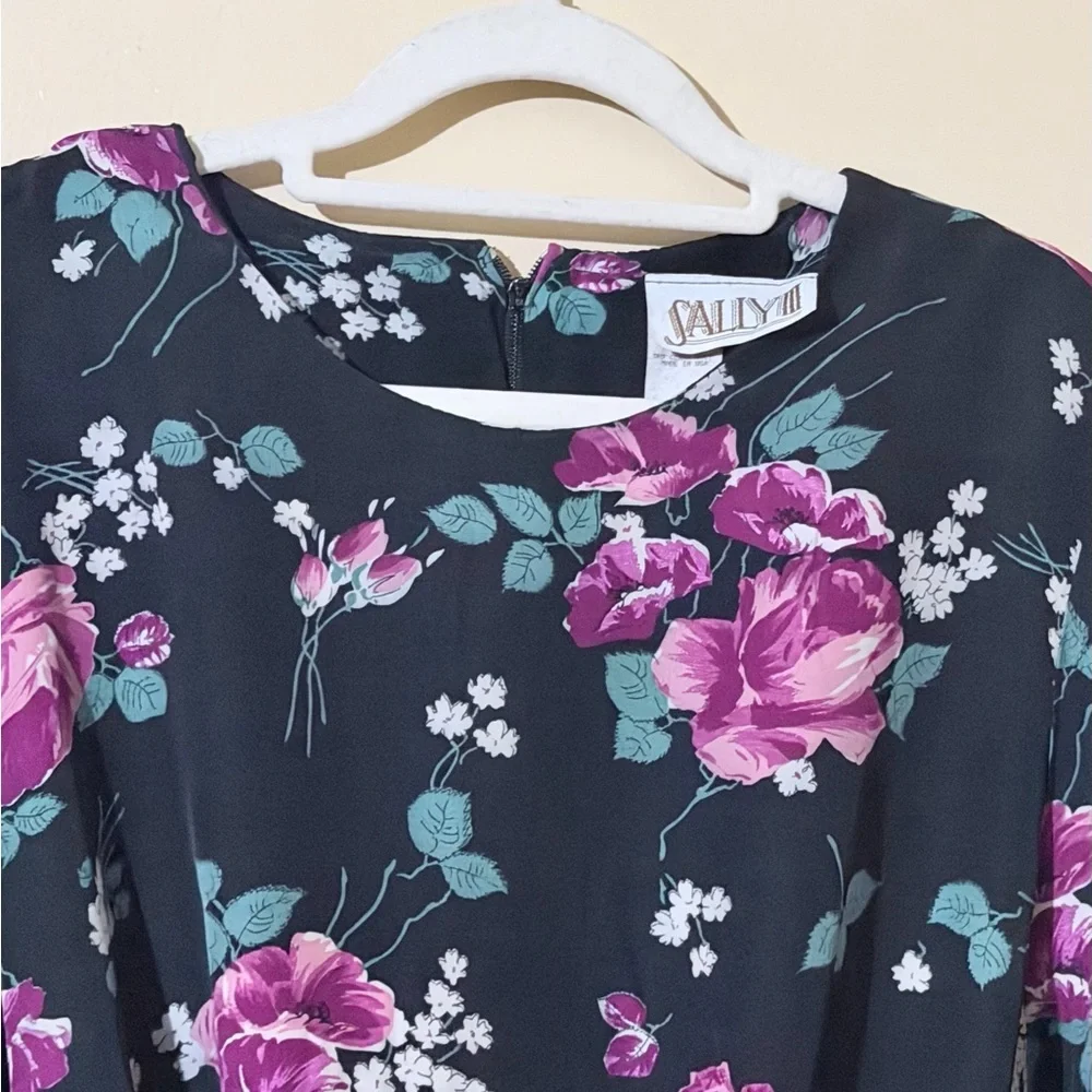Vintage-Inspired Black Midi Dress with Purple Rose Print - Picture 3 of 12